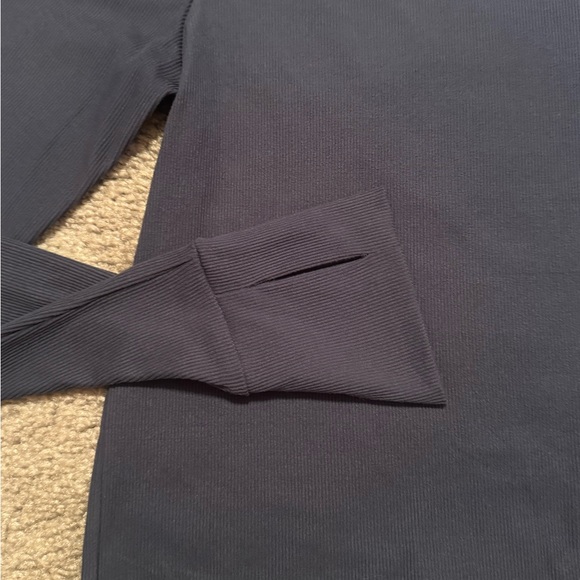 Ardene Size L/XL Blue Long Sleeve Crop Top With Thumb Holes - Picture 7 of 8